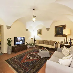 Apartment Via Dei Fossi, Florence